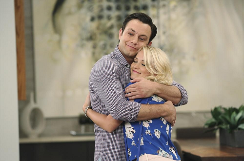 Josh and Gabi hug on Young & Hungry