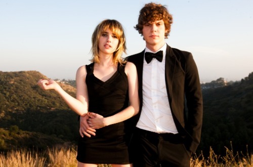 Emma Roberts and Evan Peters