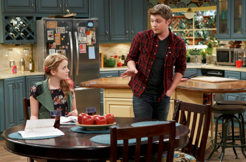 Sterling Knight Talks Working with Idols on 'Melissa & Joey'