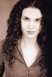 Laura Mennell