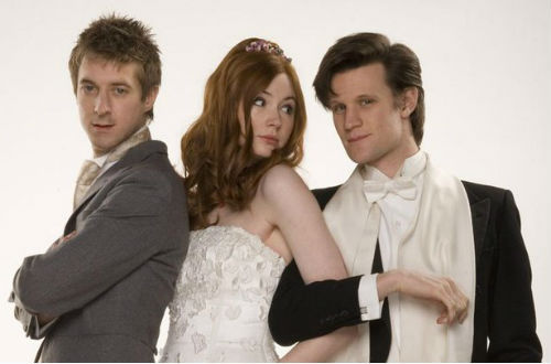 Matt Smith invents the drunk giraffe dance in 'Doctor Who'
