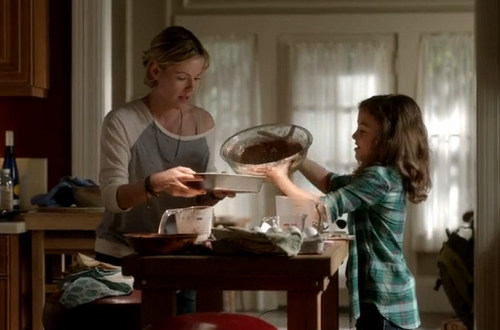 Louise and her mother bake a cake on 'Murder in the First'