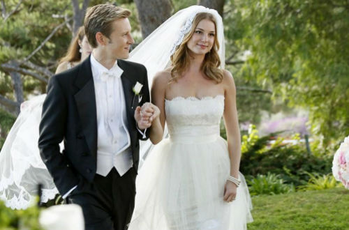 Nolan Ross walks Emily Thorne down the aisle at her wedding on 'Revenge'
